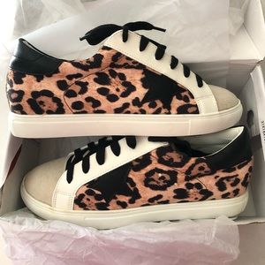 Nature breeze leopard sneaker NWT